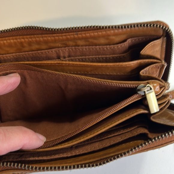 BROWN CUTOUT DESIGN SOFT SQUISHY LEATHER WALLET - Picture 5 of 11